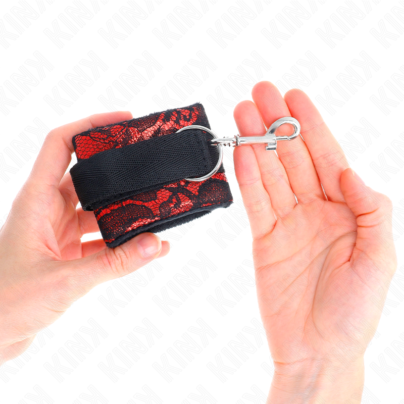 KINK - KURZE HANDGELENKSFESSELN AUS SAMTSPITZEN UND ROTER/SCHWARZER NYLONBINDUNG 23 X 6,5 CM