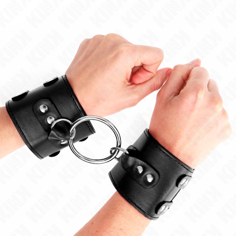 KINK - FIXE HANDGELENKMANSCHETTE MIT RING UND VERSTELLBAREN NIETEN SCHWARZ 17-22 CM X 6,5 CM