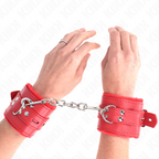 KINK - PELZGEFÜTTERTE HANDGELENKMANSCHETTEN MIT ROTEN QUADRATISCHEN LÖCHERN UND VERSTELLBAREM ROTEN GURT 17-29 CM X 6 CM