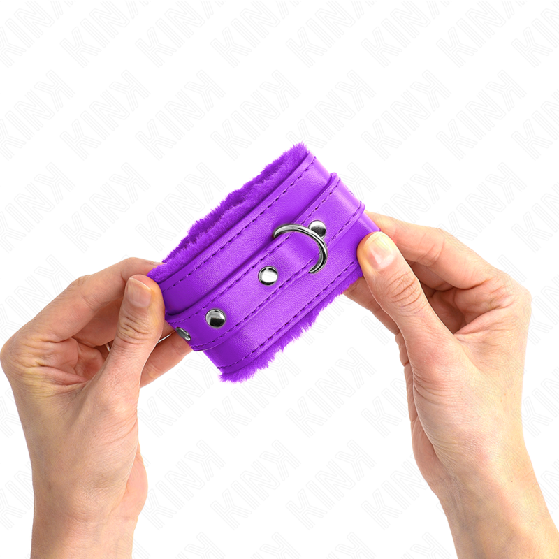 KINK – PREMIUM-PELZGEFÜTTERTE HANDGELENKMANSCHETTEN VIOLETT MIT VERSTELLBAREM VIOLETTEM RIEMEN 17-29 CM X 6 CM