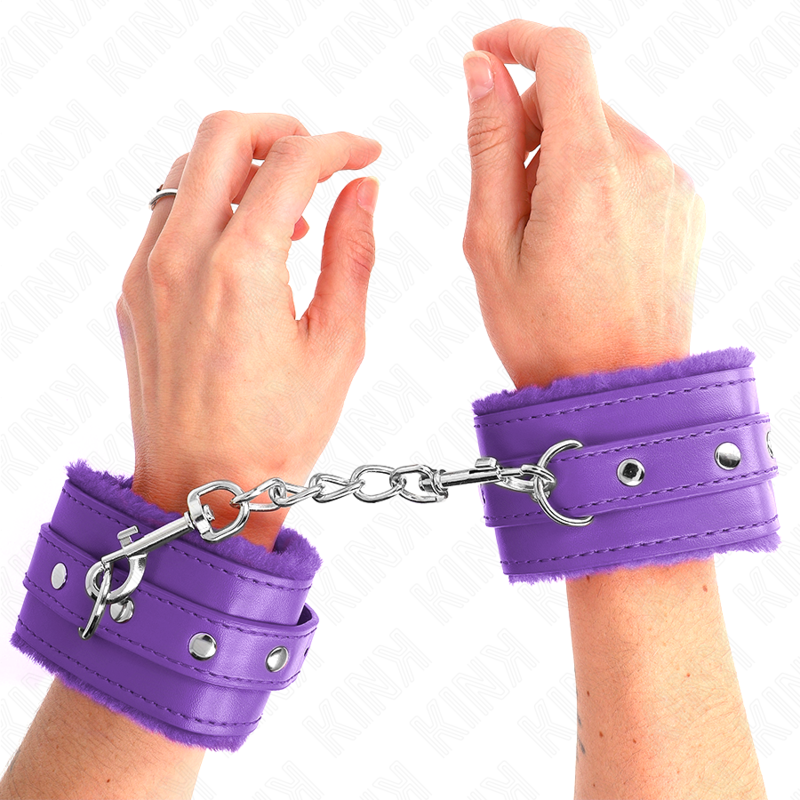 KINK – PREMIUM-PELZGEFÜTTERTE HANDGELENKMANSCHETTEN VIOLETT MIT VERSTELLBAREM VIOLETTEM RIEMEN 17-29 CM X 6 CM